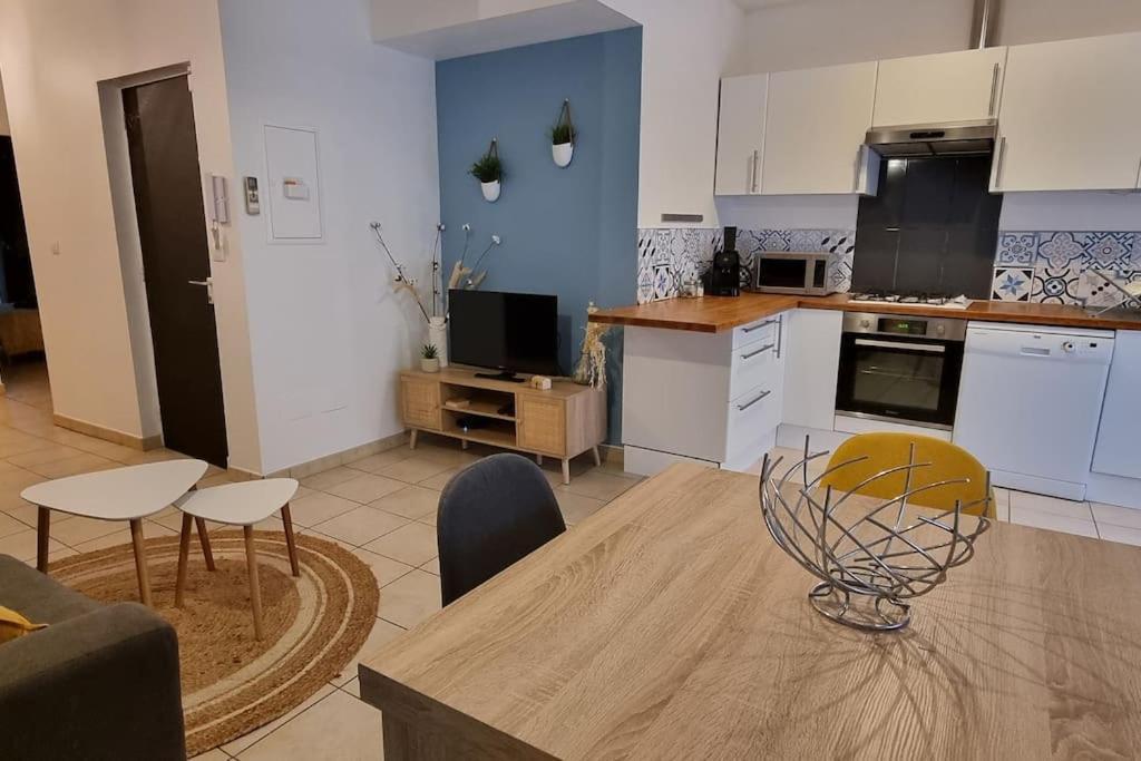 Agreable Appartement Avec 2 Places De Parking Dans Le Garage Beziers Luaran gambar