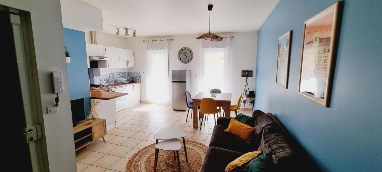 Agreable Appartement Avec 2 Places De Parking Dans Le Garage Beziers Luaran gambar