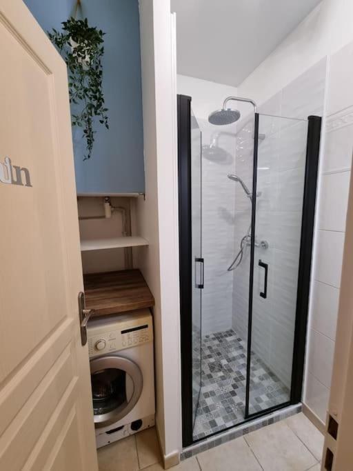 Agreable Appartement Avec 2 Places De Parking Dans Le Garage Beziers Luaran gambar